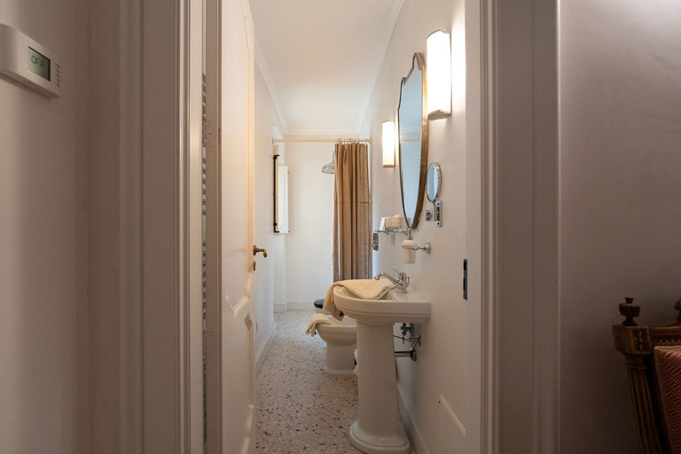 Bathroom 3, Palazzo Maritati, Lecce