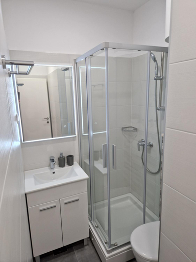 Bathroom 1, Room M&M, Dubrovnik