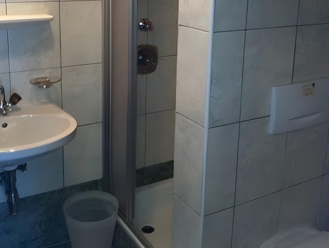 Bathroom 2, Alpenpension Elferblick, Innsbruck Land
