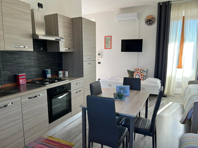 Others 5, Bnbook-Monolocale Corte Borromeo, Milano