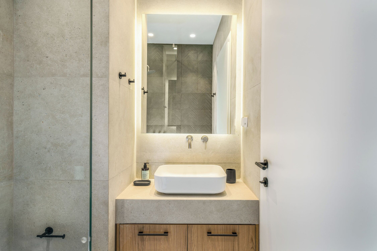 Bathroom 5, The Old Distillery Premium Suites, Crete