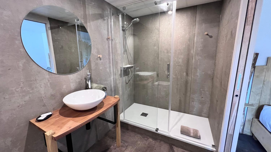 Bathroom 3, Hotel En Tilleul, Jura