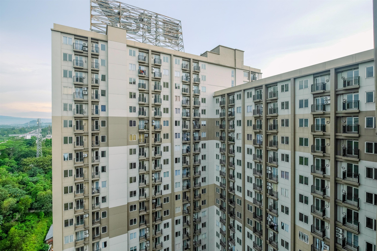 Exterior & Views 3, Enjoy Living at Studio Apartment Podomoro Golf View By Travelio, Bogor