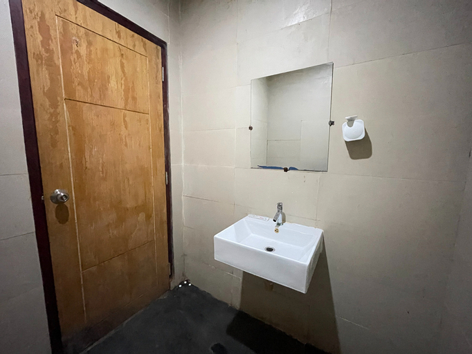 Bathroom 12
