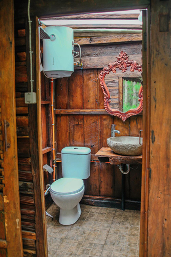 Bathroom 5, Omah Kayu Bromo, Probolinggo