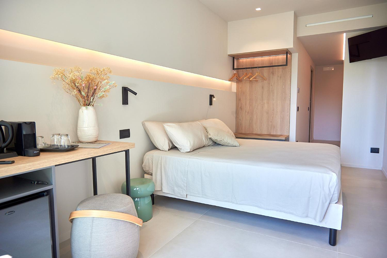Bedroom 3, White Coast, Bari