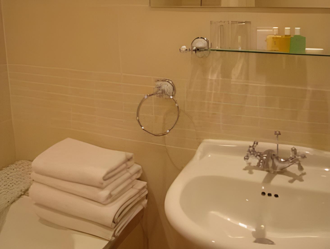 Bathroom 3, Mallyan Spout Hotel, North Yorkshire