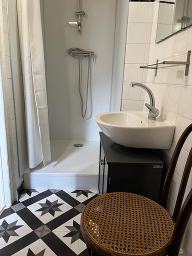 Bathroom 5, Le Saint Etienne, Corrèze