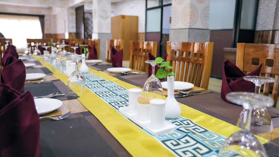 Food & Drinks 3, Hotel Lhading, Kawang