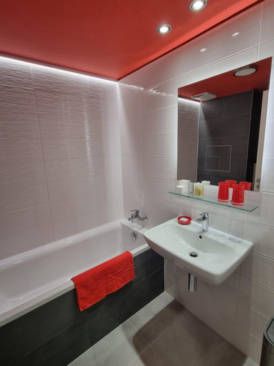 Bathroom 3, RiverCity Apartments, Budapesti