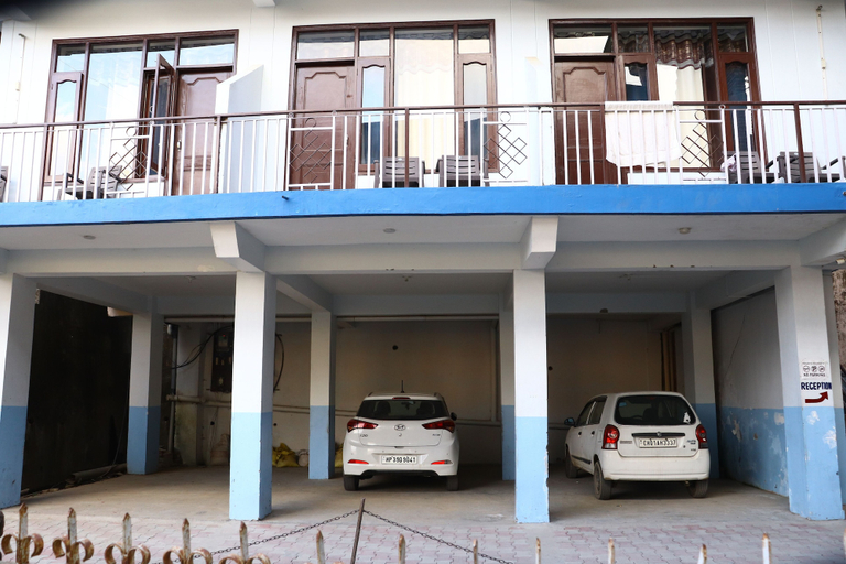Exterior & Views
