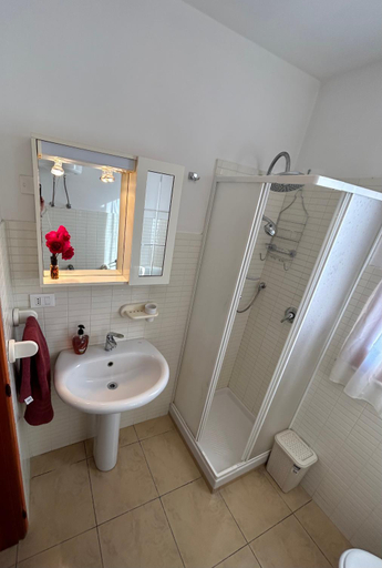Bathroom 3, Le Trottole Apartment, Palermo