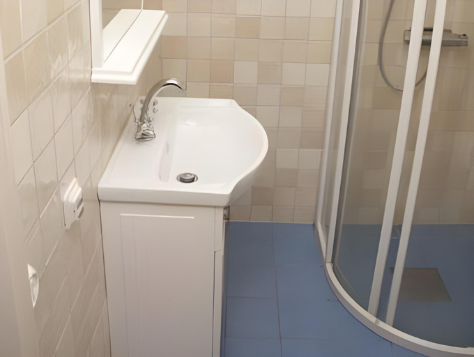 Bathroom 3, Garvaregarden Hotel , B&B och Cafe, Askersund