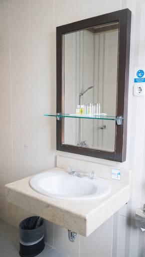 Bathroom 9