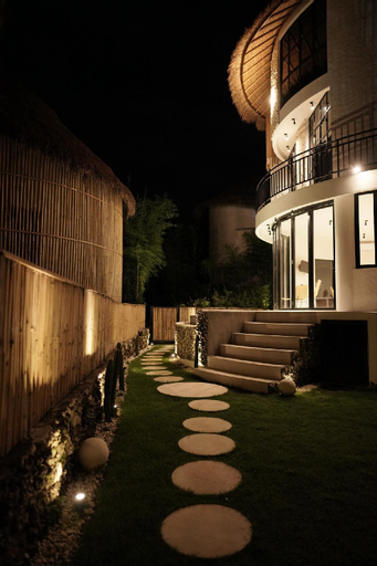 Exterior 4