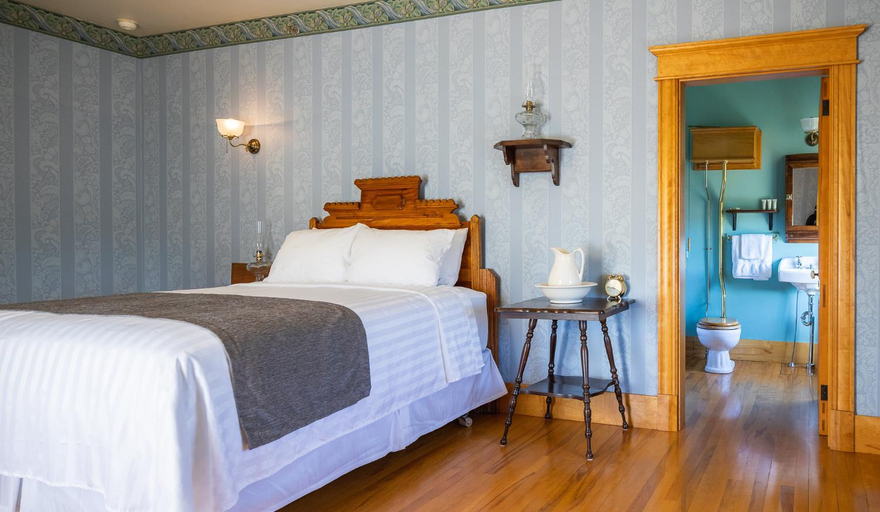 Bedroom 3, Hotel Chateau Albert, Gloucester