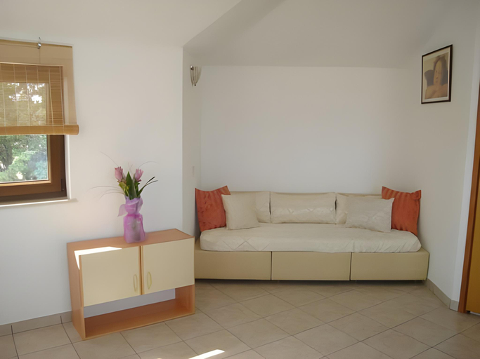 Public Area 2, Collins Apartments with FREE public parking, Pula