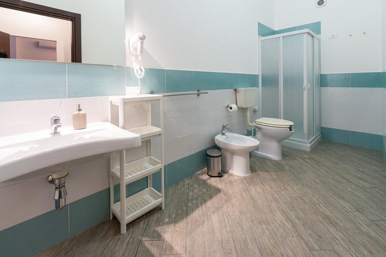 Bathroom 4, Cortile dei Giusti Combo Guesthouse, Palermo