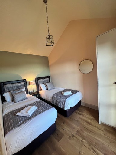 Bedroom 2, Wildlands