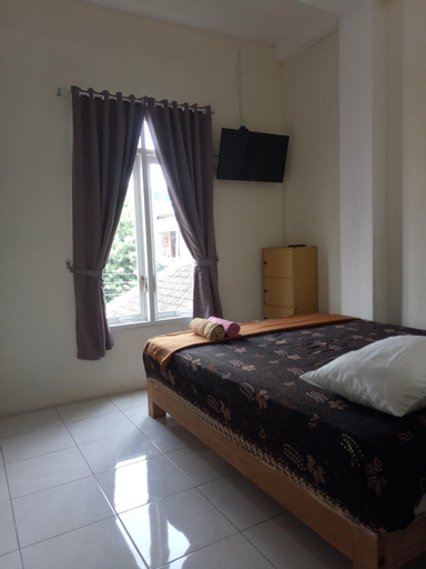 Bedroom 13