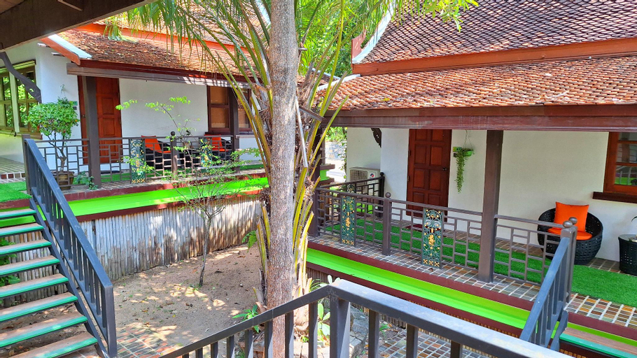 Exterior 7
