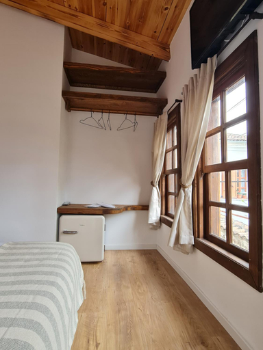 Bedroom 2, N'Gorice, Beratit