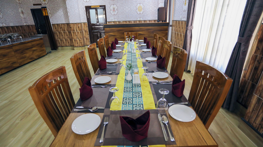 Food & Drinks 4, Hotel Lhading, Kawang