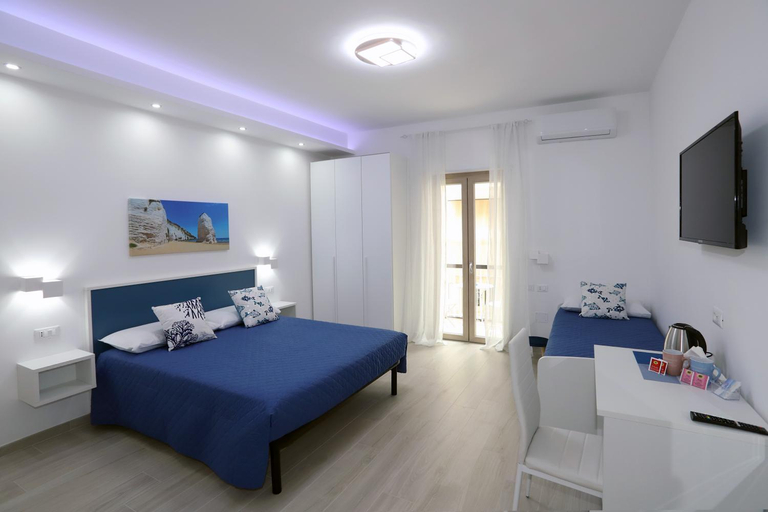 Others 5, B&B AlMare, Foggia