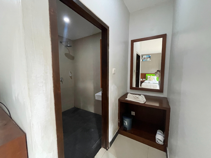 Bathroom 17