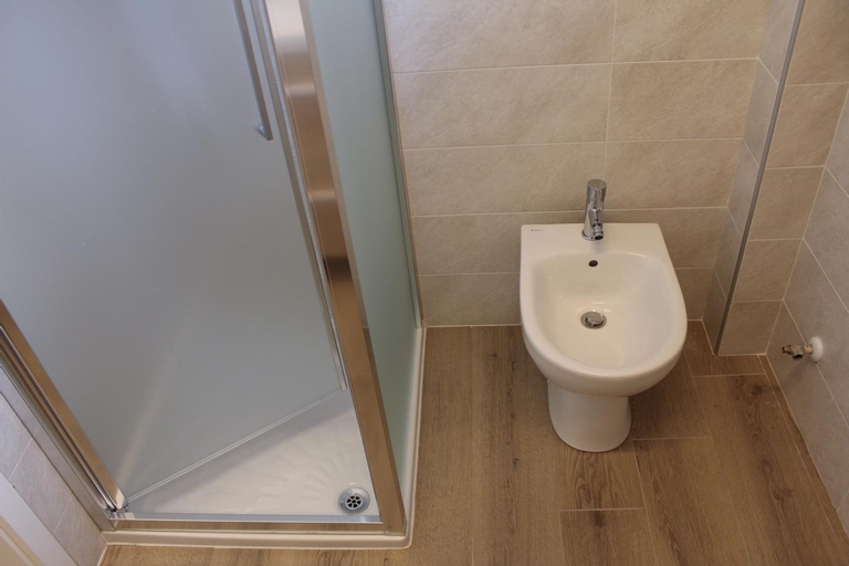 Bathroom 14