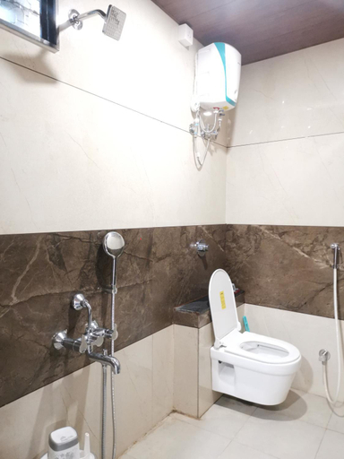 Bathroom 3, Mahalaxmi Executive, Kolhapur
