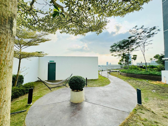 Luxury Family Fun Suites - Infinity Pool, Ps5, Private-Cinema with Balcony M1, Seberang Perai Tengah