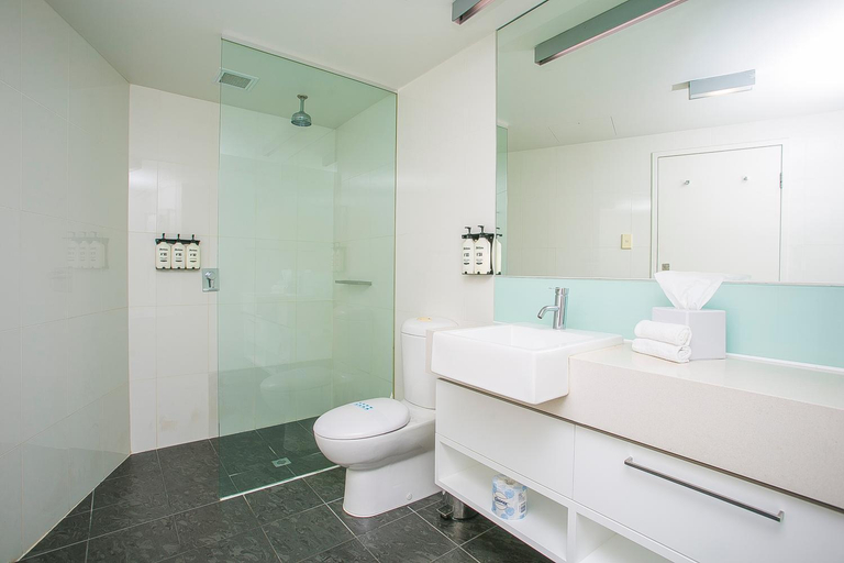 Bathroom 3, East Perth Suites Hotel, Perth