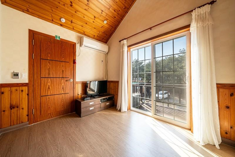 Others 3, Taean (Anmyeondo) Jungfrau Pension, Taean
