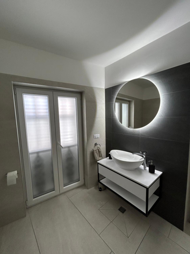 Bathroom 5, @trstenik, Orebić