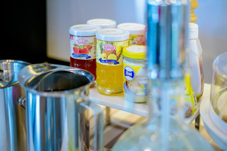 Food & Drinks 5, The living Hotel Samutprakan, Bang Bo
