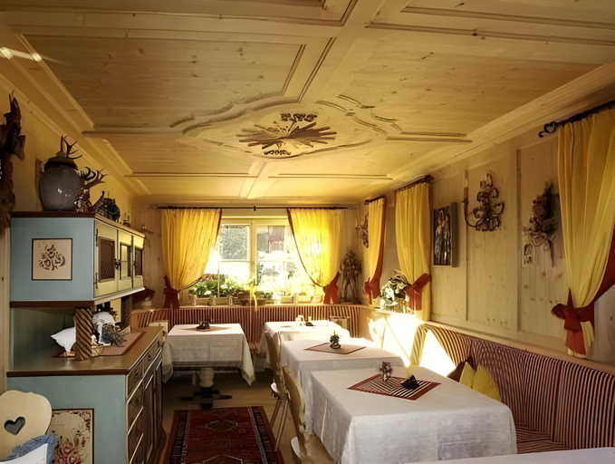 Bedroom 3, Hotel Garni Concordia - Dolomites Home, Bolzano