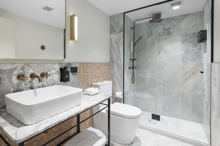 Bathroom 12