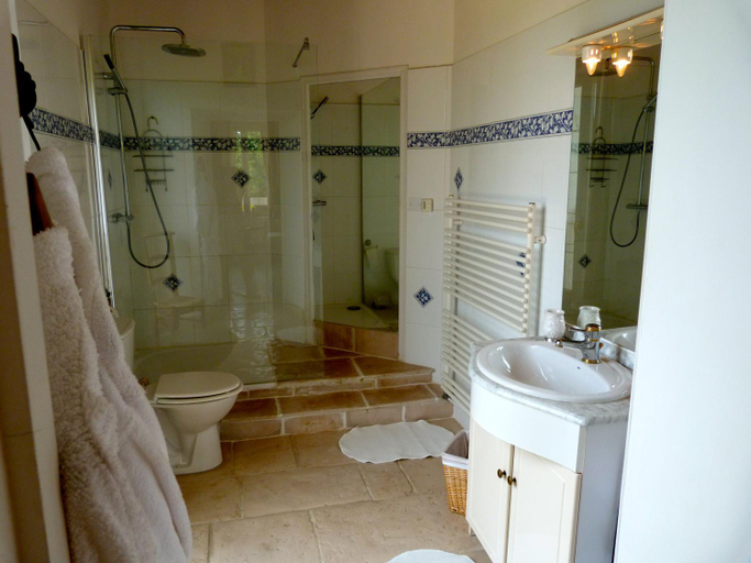 Bathroom 19