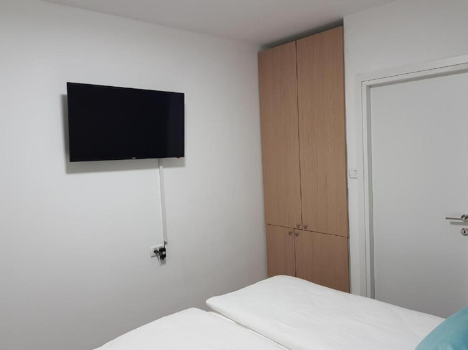 Others 5, Airport Guest House