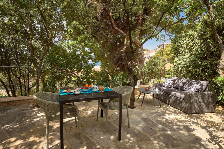 Facilities 4, Tilla's house, Hvar