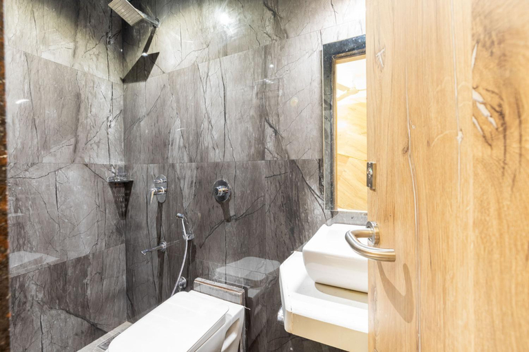 Bathroom 3, O Rooms Near Mumbai international Airport, Mumbai Suburban