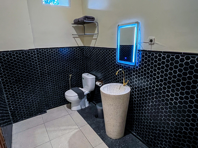 Bathroom 10
