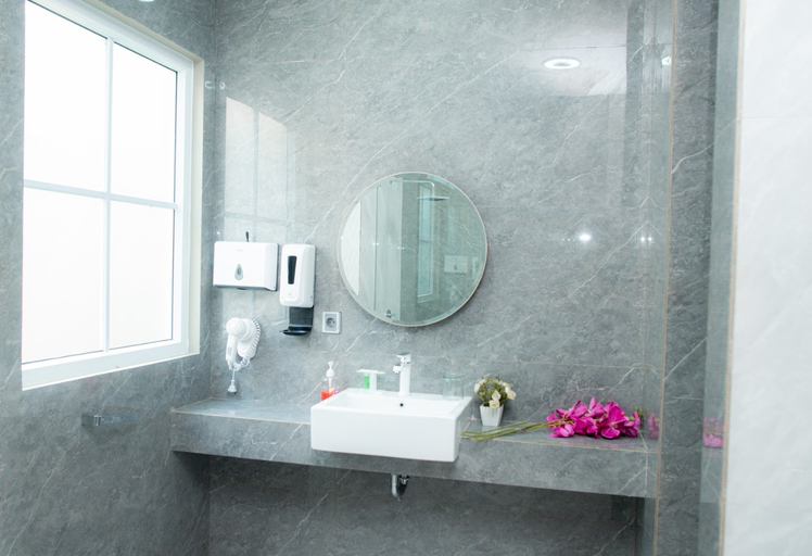 Bathroom 4, The Emirio Hotel & Cottage, Kuningan