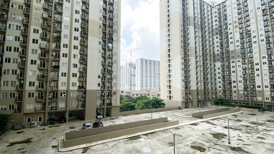 Exterior & Views, Comfortable and Nice 2BR Apartment at Podomoro Golf View By Travelio, Bogor