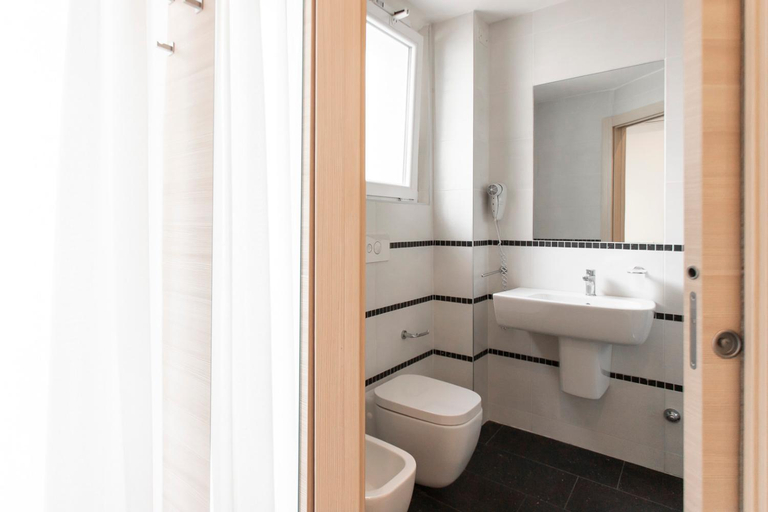 Bathroom 5, Hotel Primiana, Rimini
