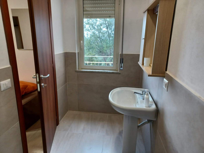 Bathroom 2, b & b Magna Grecia, Cosenza