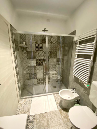Bedroom 3, Da li Poteri, Perugia