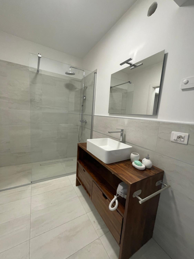 Others 5, Ai Tre Garofani B&B, Trento