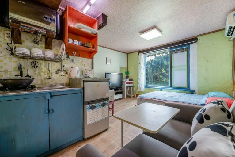 4, Ongjin (Jawoldo) Red Moon Pension, Ongjin